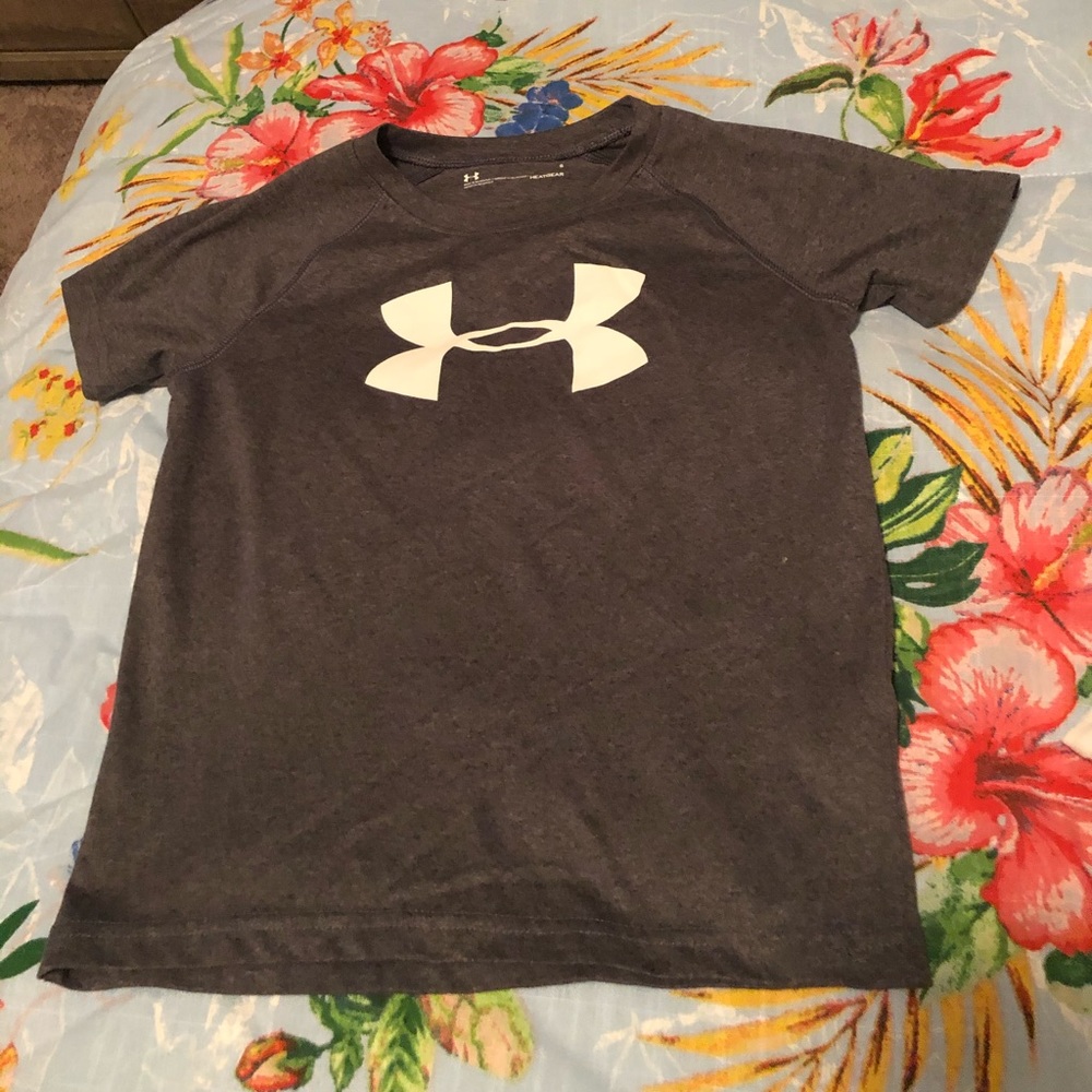 Gray Under Armour T-shirt Boys Size 6